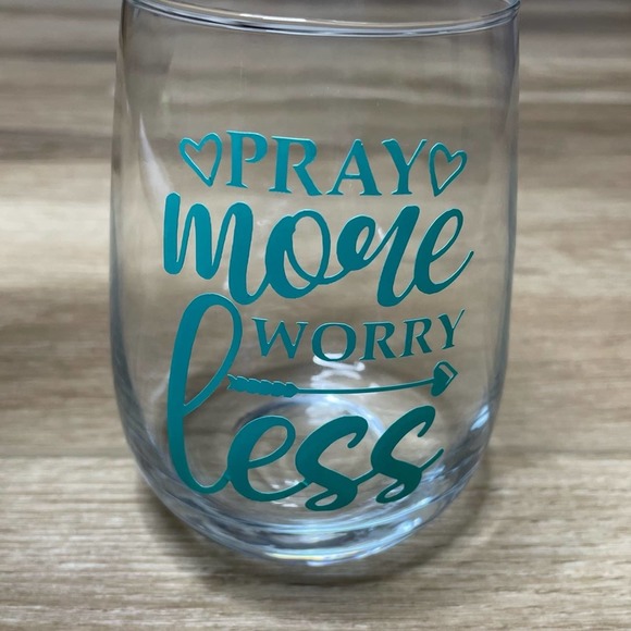 “Pray More Worry Less” Handmade Vinyl Wine Glass Design Stemless sz 17oz - Picture 5 of 6